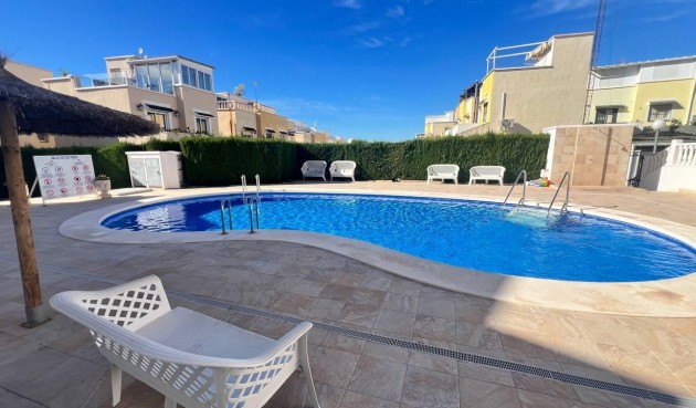 Återförsäljning - Town House -
Orihuela Costa - Los Almendros-la Florida