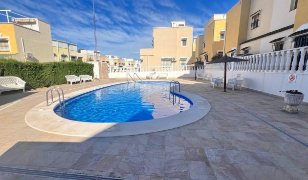 Återförsäljning - Town House -
Orihuela Costa - Los Almendros-la Florida