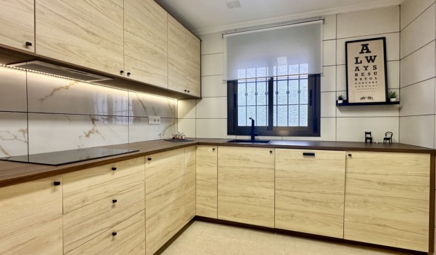 Resale - Town House -
San Miguel de Salinas - Inland