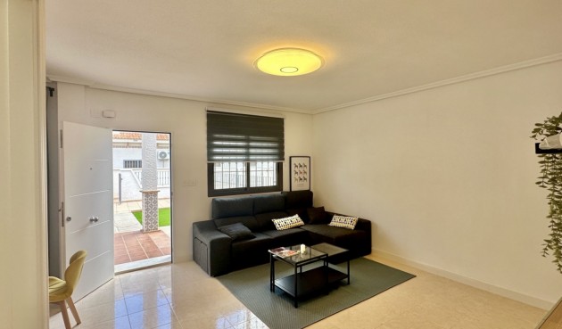 Resale - Town House -
San Miguel de Salinas - Inland