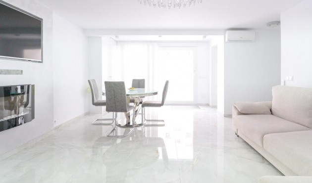 Resale - Town House -
Torrevieja - Punta Prima