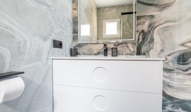 Resale - Town House -
Torrevieja - Punta Prima