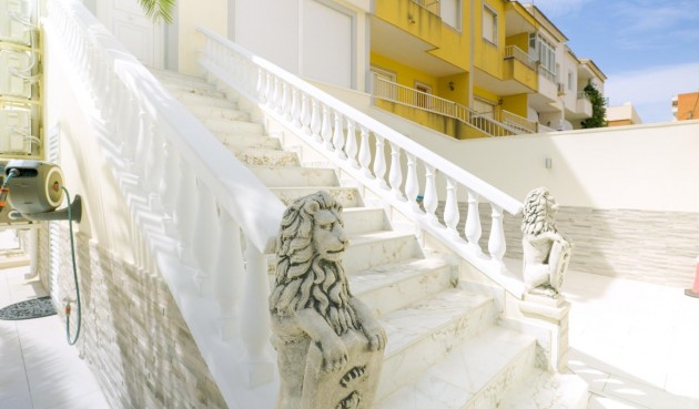 Resale - Town House -
Torrevieja - Punta Prima