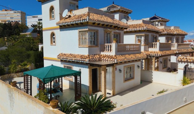Resale - Villa -
Torrevieja - La Mata