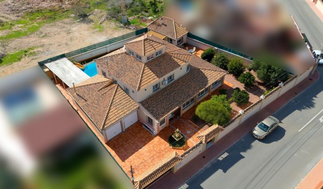 Brukt - Villa -
Torrevieja - El Chaparral