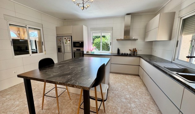 Resale - Villa -
Dolores - Cmno. Escorredor