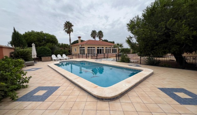 Resale - Villa -
Dolores - Cmno. Escorredor