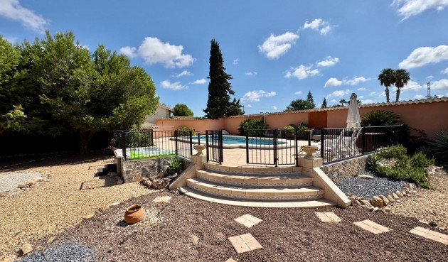 Resale - Villa -
Dolores - Cmno. Escorredor