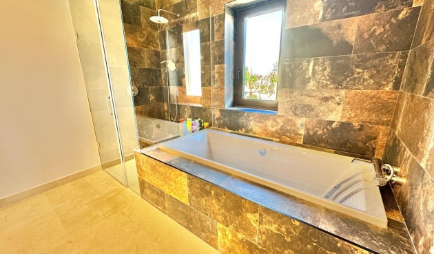 Brukt - Villa -
Dolores - Comunidad Valenciana