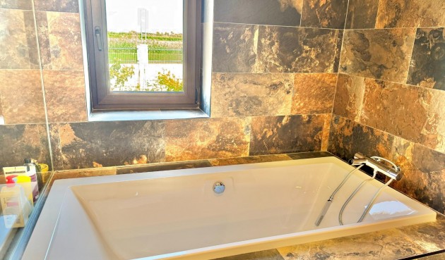 Brukt - Villa -
Dolores - Comunidad Valenciana