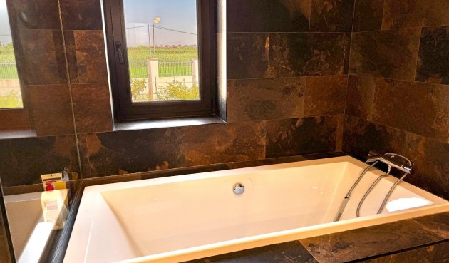 Brukt - Villa -
Dolores - Comunidad Valenciana