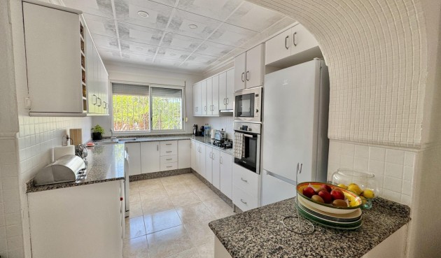 Resale - Villa -
Dolores - Comunidad Valenciana