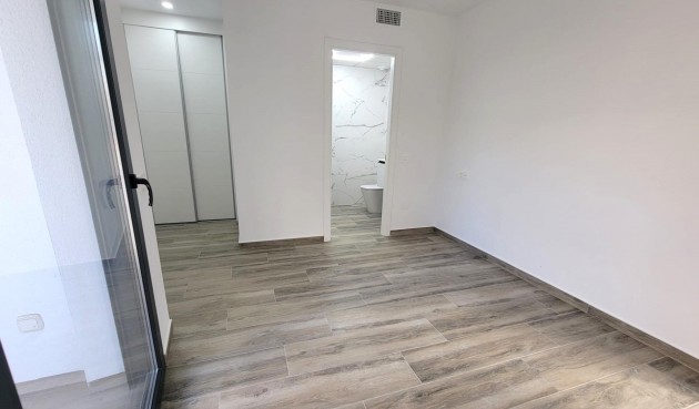 Resale - Apartment -
Torrevieja - Playa del Cura