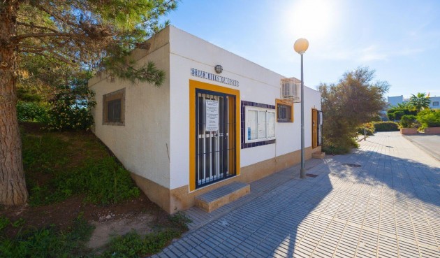Resale - Bungalow -
Orihuela Costa - Los Altos