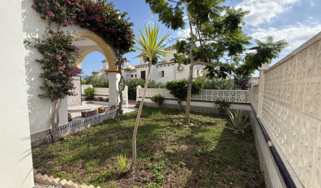 Resale - Duplex -
San Miguel de Salinas - Inland