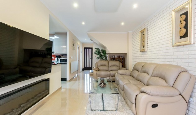 Återförsäljning - Town House -
Torrevieja - aguas nuevas