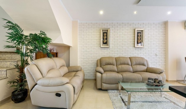 Återförsäljning - Town House -
Torrevieja - aguas nuevas