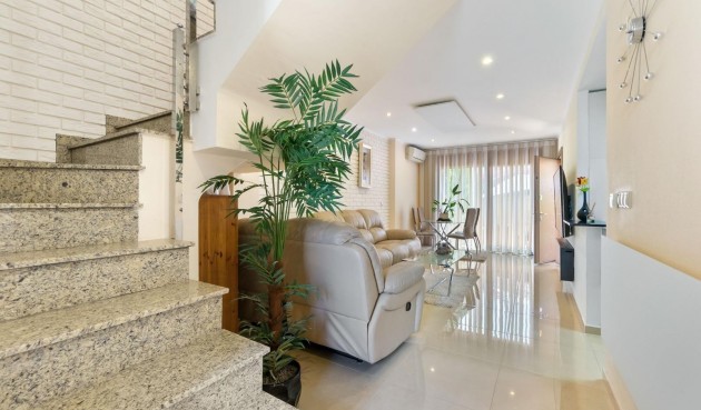 Återförsäljning - Town House -
Torrevieja - aguas nuevas