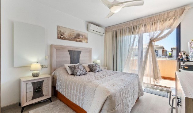 Återförsäljning - Town House -
Torrevieja - aguas nuevas