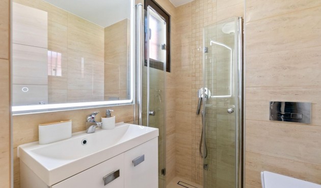 Återförsäljning - Town House -
Torrevieja - aguas nuevas