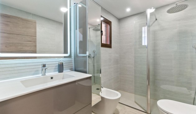 Återförsäljning - Town House -
Torrevieja - aguas nuevas