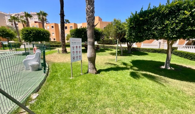 Resale - Bungalow -
Torrevieja - Torreblanca