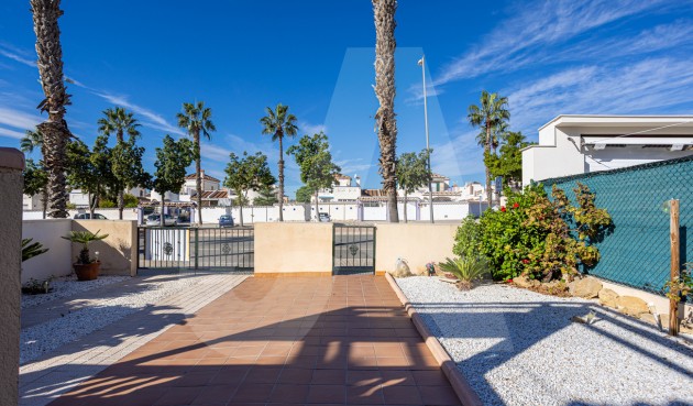 Resale - Villa -
Guardamar del Segura - El Raso