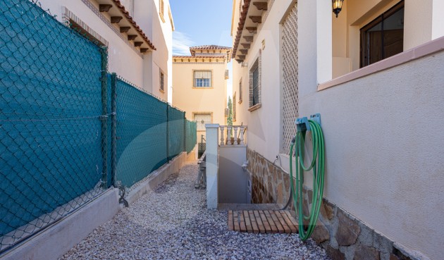 Resale - Villa -
Guardamar del Segura - El Raso