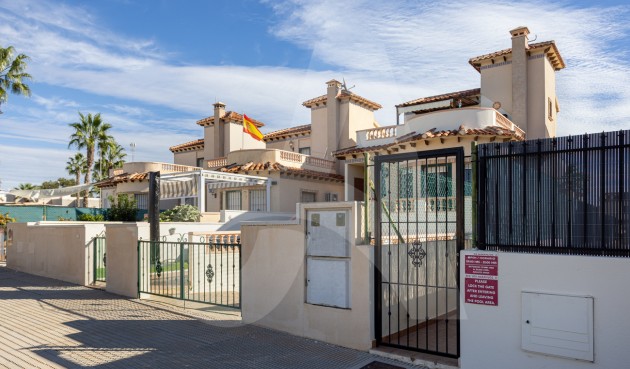 Resale - Villa -
Guardamar del Segura - El Raso