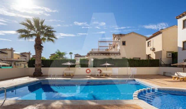Resale - Villa -
Guardamar del Segura - El Raso