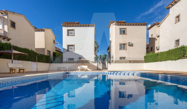 Resale - Villa -
Guardamar del Segura - El Raso