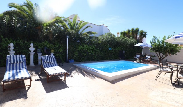 Resale - Villa -
Hondón de las Nieves - Inland