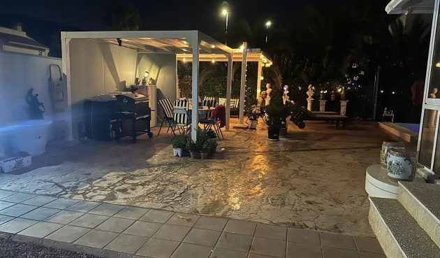 Resale - Villa -
Hondón de las Nieves - Inland