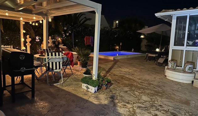 Resale - Villa -
Hondón de las Nieves - Inland