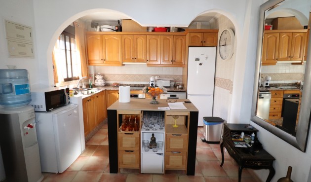 Resale - Villa -
Hondón de las Nieves - Inland