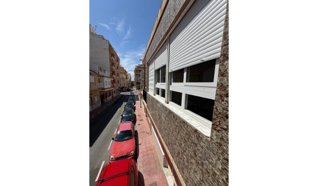 Resale - Apartment -
Torrevieja - Centro