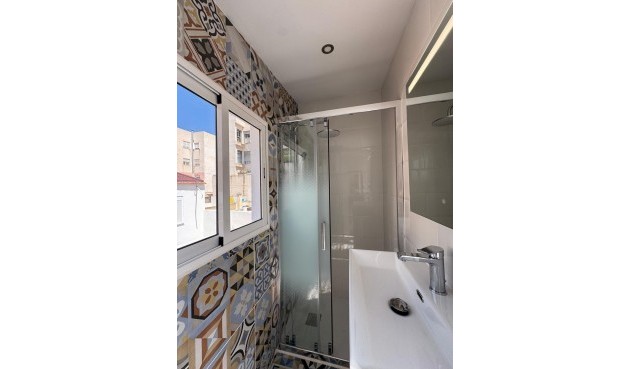 Resale - Apartment -
Torrevieja - Centro