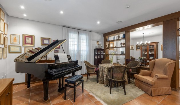 Återförsäljning - Villa -
Torrevieja - La Veleta