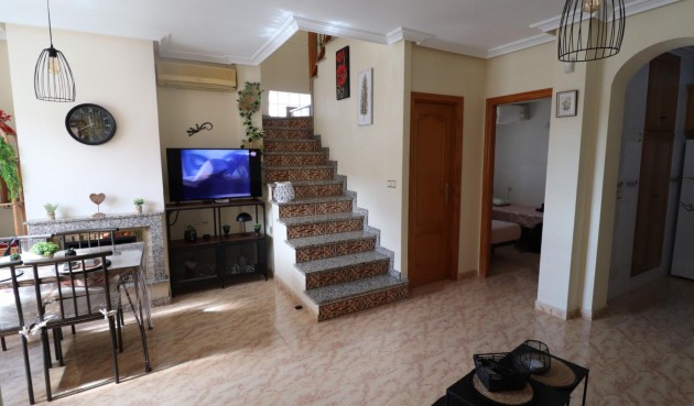 Återförsäljning - Villa -
Villamartin - Costa Blanca