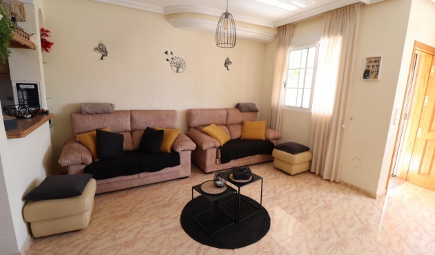 Återförsäljning - Villa -
Villamartin - Costa Blanca