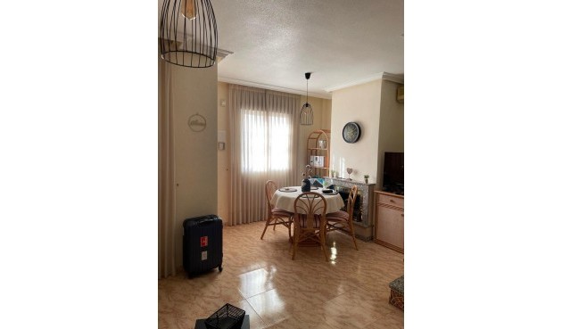 Återförsäljning - Villa -
Villamartin - Costa Blanca