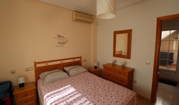 Återförsäljning - Villa -
Villamartin - Costa Blanca