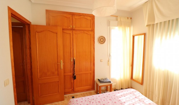 Återförsäljning - Villa -
Villamartin - Costa Blanca