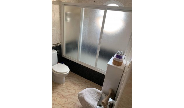 Återförsäljning - Villa -
Villamartin - Costa Blanca