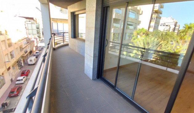 Återförsäljning - Apartment -
Torrevieja - Puerto