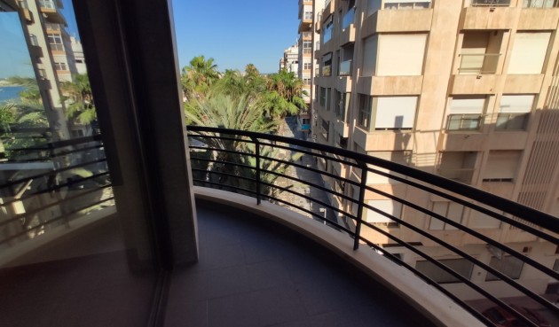 Återförsäljning - Apartment -
Torrevieja - Puerto