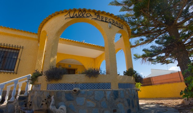 Resale - Villa -
La Siesta - Costa Blanca