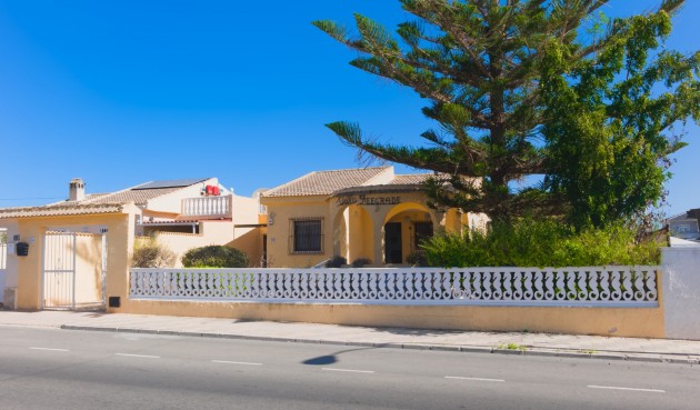 Resale - Villa -
La Siesta - Costa Blanca