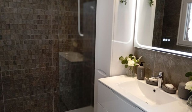 Brukt - Villa -
Villamartin - Costa Blanca