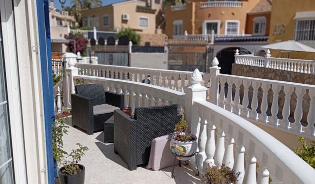 Brukt - Villa -
Villamartin - Costa Blanca